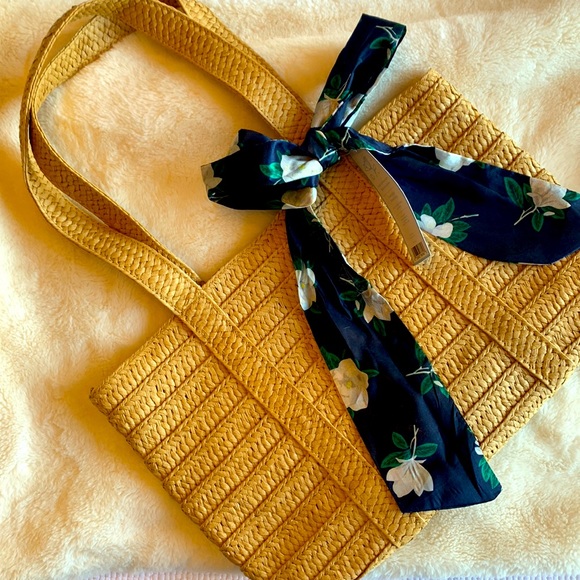 Draper James Handbags - NWT Draper James Straw Shoulder Bag